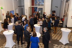 Photo: Bauhaus-Universität Weimar/ Carlos Santos Reception in the foyer of the main building of the university