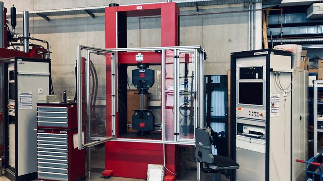 Elektromechanische Prüfmaschine 250 kN