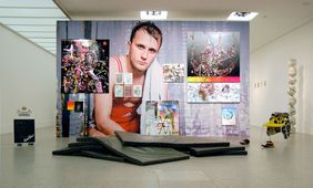 FETTI TORETTI YOU CANN DO IT TOO, 2013, Mixed Media Installation (Portrait von Susann Nürnberger), 650 x 400 x 330cm (size variable), »Kunststudenten stellen aus«, 2013, Bundeskunsthalle, Bonn