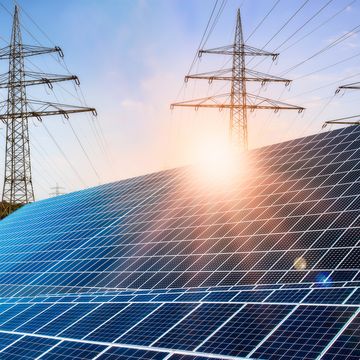 Der Umbau zentraler Infrastrukturen – von Strom- und Wärmenetzen bis hin zum öffentlichen Verkehr – erfordert in den kommenden Jahren Investitionen in Milliardenhöhe. Dies stellt insbesondere kommunale Unternehmen vor große Herausforderungen. Foto: AdobeStock (Bildungslizenz, 207127901)