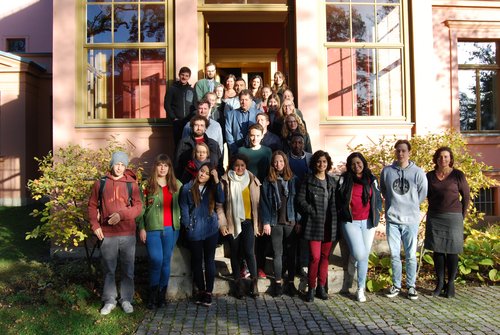 Gurppenfoto der Studierenden am Institut für Europäische Urbanistik (Copyright: European Urban Studies)