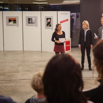 Prof. Jutta Emes, Dr. Christian Kästner und Andrea Weber verleihen die Preise.