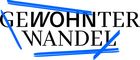 (c) Happy Little Accidents Das Logo des Graduiertenkollegs zeigt die Worte "Gewohnter Wandel" umrahmt von blauen Balken