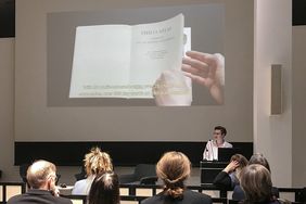 Anna-Luise Schubert stellt den Film »Umzugsgut« vor. (Foto: Ines Weizman)
