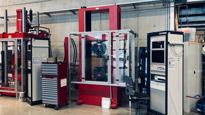 Elektromechanische Prüfmaschine 250 kN