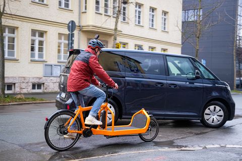 neues Kompetenzzentrum für automatisiertes und vernetztes Fahren (AVF) Im Rahmen des Forschungsvorhabens werden verschiedene Verkehrssituationen erprobt und Messdaten gesammelt, welche zum Beispiel hinsichtlich der Verkehrssicherheit ausgewertet werden. Bauhaus-Universität Weimar, Foto: Professur Verkehrssystemplanung