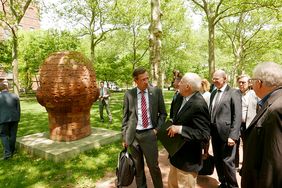 Am 18. Mai empfingen in New York der Präsident des Pratt Institutes Prof. Thomas Schutte und sein Vize-Präsident Prof. Kirk Pillow die Gäste und führten sie über den Campus.