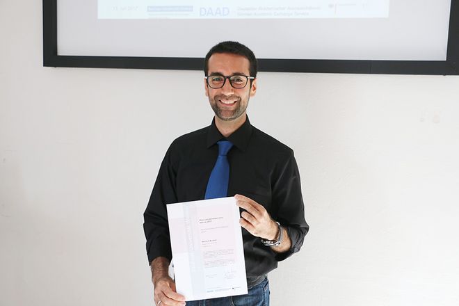 Hayder Alsaad, Doktorand an der Brückenprofessur Bauphysik der Fakultäten Bauingenieurwesen und Architektur und Urbanistik. Foto: Lisa Gulden