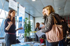 Die Mensa im Park ist die zentrale Anlaufstelle für alle, die gebündelte Informationen zu einem Studium an der Bauhaus-Universität Weimar suchen.
