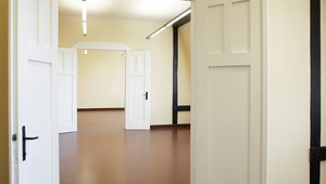 Türenfluch im Gebäude der Fakultät Gestaltung in der Geschwister-Scholl-Straße 7.