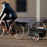 Ab sofort können Studierende den Fahrradlastenanhänger in der Fahrradwerkstatt kostenfrei ausleihen. (Foto: Marco von der Heyden)