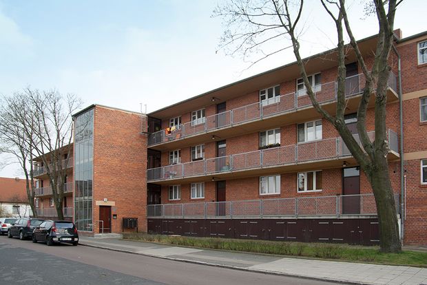Laubenganghäuser (Architekten: Hannes Meyer zusammen mit der Bauabteilung des Bauhauses, 1930), Peterholzstraße 40, 2012 Stiftung Bauhaus Dessau, Foto: Yvonne Tenschert