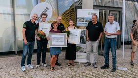 2026 ging der Preis an Lukas Koops (2.v.l.) und Sharleen Richter (4. v.l.). Foto: Jan Mielke 