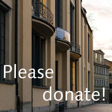 Bild des Hauptgebäudes der Bauhaus-Universität Weimar in der Abenddämmerung mit der Aufschrift Please donate