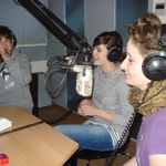 DokuMedianer bei der Hörspiel-Produktion im Bauhaus-Radiostudio (DokuMedia)