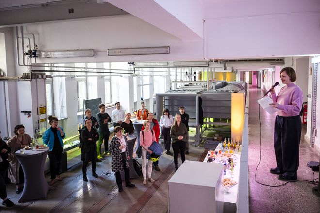 Dr. Ulrike Kuch bei der Eröffnungsrede vor dem Publikum