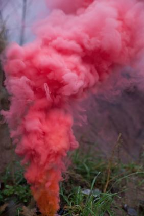 Pyrotechnik jenseits des Gewohnten: Die Studierenden erforschten auch unbekannte Seiten eines explosiven Mediums.
