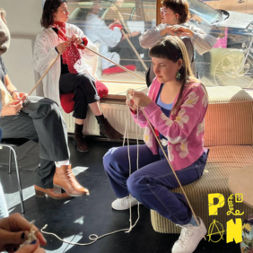 Participants in the »cast on knitting culture« project knitting collectively. Photo: Anne Marx