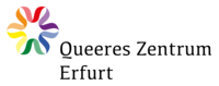 Das Logo zeigt die Worte »Queeres Zentrum Erfurt« sowie einen die Graphik eines Asterix (Gender-Stern) in Regenbogenfarben.
