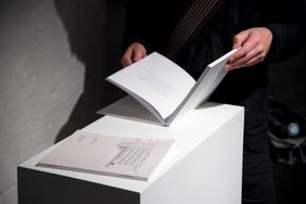 Neben einer Publikation stellte Melcher ...
Neben einer Publikation stellte Melcher ...