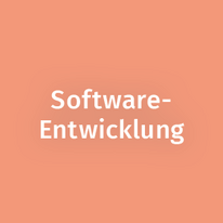 Softwareentwickler*innen beschäftigen sich mit Planung, Gestaltung, Entwicklung, Wartung und Aktualisierung von Software-Anwendungen und -Systemen. Sie können in verschiedenen Bereichen tätig sein, darunter Webentwicklung, mobile App-Entwicklung, Datenbankentwicklung, Spieleentwicklung, eingebettete Systeme und vieles mehr. Ihre Arbeit kann von der Entwicklung kleiner Skripte bis zur Erstellung umfangreicher Unternehmenssoftwareprojekte reichen.
