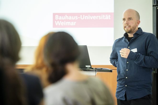  Jun.-Prof. Dr. Maurice Jakesch, Juniorprofessur »Computational Social Science«