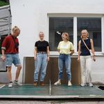 Im Rahmen des interdisziplinären Bauhaus.Moduls »Ping.Pong.Pocket« haben Studierende zwei neue (alte) Tischtennisplatten für den Campus entworfen und gefertigt. (Foto: Paula Gotthard)