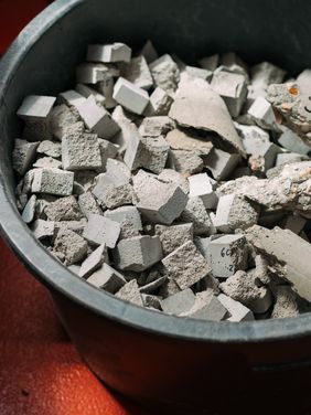 Am F.A. Finger-Institut für Baustoffkunde werden verschiedene Materialien des Bauens analysiert. Foto: Dominique Wollniok