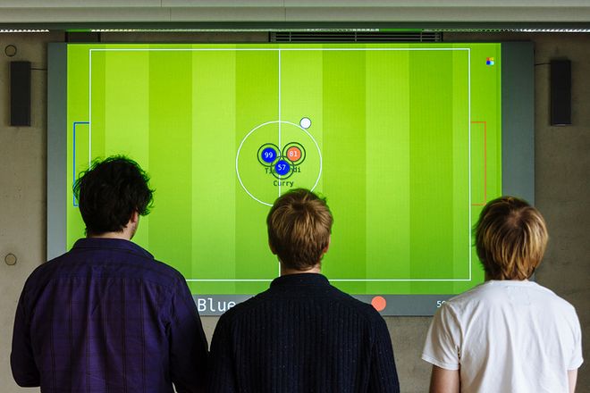MMMBall ist Massive Mobile Multiplayer Fußballspiel, das in der Medieninformatik entwickelt wurde.