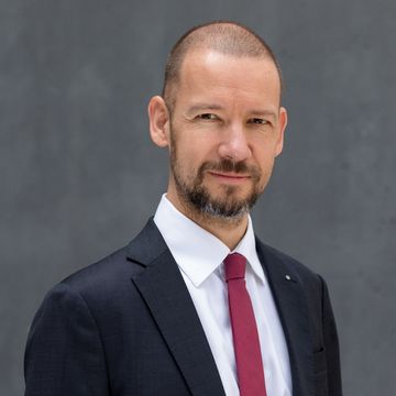 Porträt von Prof. Dr. Guido Morgenthal - er ist ab sofort neuer Vizepräsident für Forschung und Projekte an der Bauhaus-Universität Weimar. Foto: Matthias Eckert
