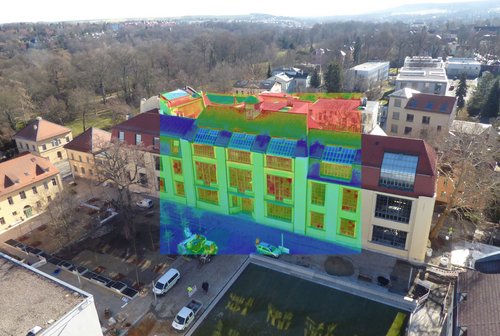 Aerial view of the Main Building: The colorizations (thermographs) provide energy information on the condition of the building facade. (Photo: Bauhaus University Weimar, Norman Hallermann)