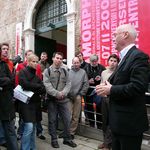 Führung von Kurt W. Forster auf der von ihm kuratierten Architektur-Biennale 2004 (Foto: Bernd Rudolf)