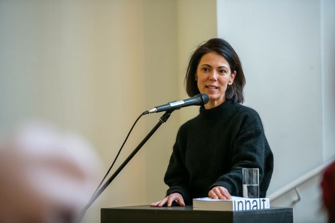 Foto der Ausstellungseröffnung und Buchpräsentation.