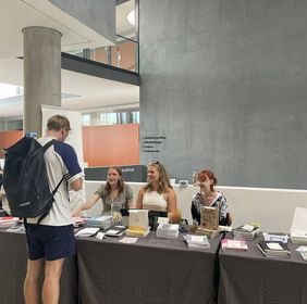 Das komplett studentische Team ist kompetenter Ansprechpartner in Sachen Publizieren an der Bauhaus-Universität Weimar. Foto: LUCIA Verlag Das komplett studentische Team ist kompetenter Ansprechpartner in Sachen Publizieren an der Bauhaus-Universität Weimar. Foto: LUCIA Verlag