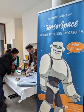 Das MI(N)Tmach-Labor Sensor Space soll Schüler*innen für Naturwissenschaft und Technik begeistern. Bauhaus-Universität Weimar, Foto: Dana Höftmann
