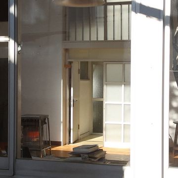 Migishi Atelier II, Still from the film Two Houses (2019)