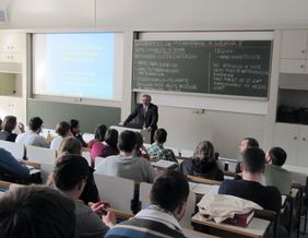 Begrüßung durch Prof. Dr.-Ing. Jörg Londong 
