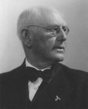Porträt von Paul Schultze-Naumburg aus den 1930-er Jahren (Quelle: Archiv der Moderne, Bauhaus-Universität Weimar)