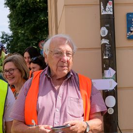 Gruppe von Personen mit Warnwesten