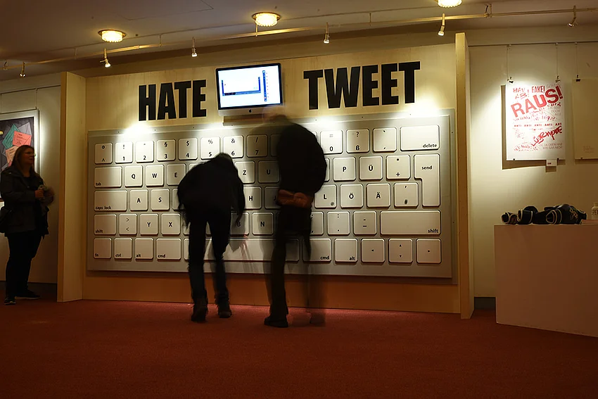Hate Tweet Installation