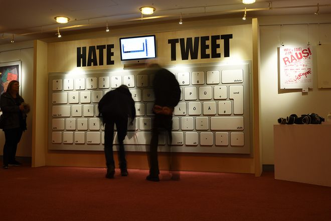 Hate Tweet Installation