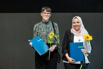 Katia Schwerzmann und Reham Hassanen, Stipendienfeier 2022 (Foto: Thomas Müller)