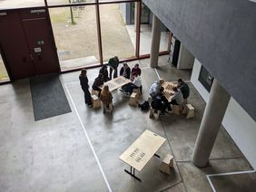 Der Raum vor dem Audimax ist ideal geeignet für das Pilotprojekt: Er ist hell, gut zugänglich und es gibt W-Lan. Foto: Andreas Wolter
