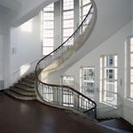 Die Bauhaus-Spaziergänge führen unter anderem durch das Hauptgebäude der Bauhaus-Universität Weimar von Henry van de Velde. (Bauhaus-Universität Weimar, Foto: Tobias Adam)