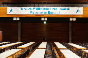 Im Kongresszentrum Neue Weimarhalle findet vom 12. bis 14. September 2018 die 20. internationale Baustoffagung statt. (Foto: Carmen Boden) Im Kongresszentrum Neue Weimarhalle findet vom 12. bis 14. September 2018 die 20. internationale Baustoffagung statt. (Foto: Carmen Boden)