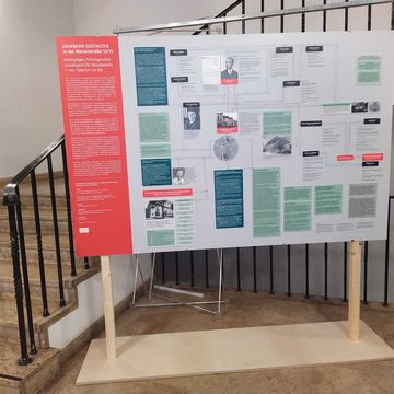 Infotafel im Foyer der Marienstraße 13 (Foto: Luise Ziegler)