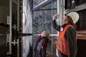 Prof. Ursula Damm hat die neue U-Bahn-Station »Schadowstraße« künstlerisch gestaltet.
