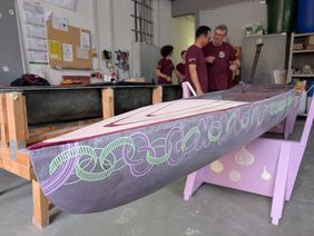 2026 gehen die Weimarer Studierenden mit den Betonbooten »Schalotta« und »la Reine« an den Start. Bauhaus-Universität Weimar, Foto: Dana Höftmann