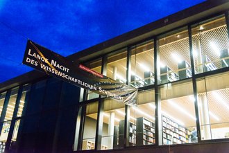 Bereits zum vierten Mal lädt die Bauhaus-Universität Weimar zur »Langen Nacht des wissenschaftlichen Schreibens« in die Universitätsbibliothek ein. (Foto: Henry Sowinski)
