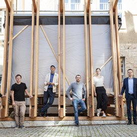 The project team in front of the »Bauhaus Energy Hub«.